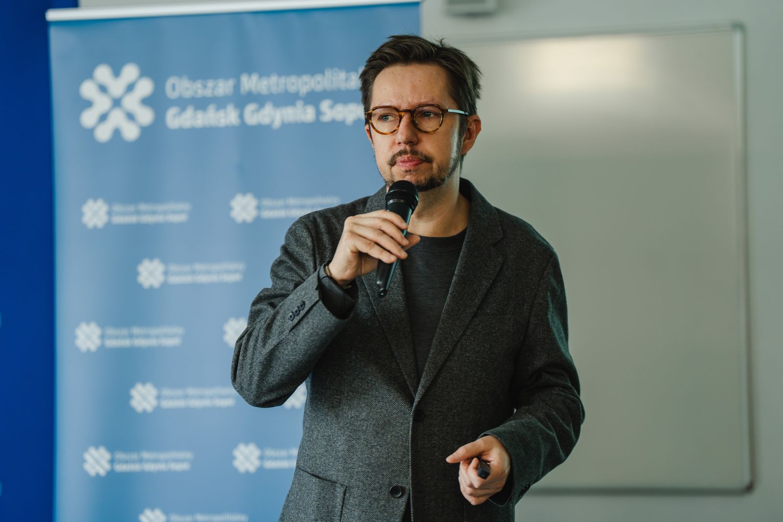 dr. Bartek Lis podczas swojego przemówienia